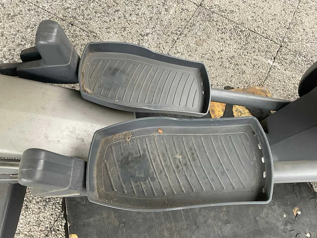 Technogym excite crosstrainer - afbeelding 8 van  10