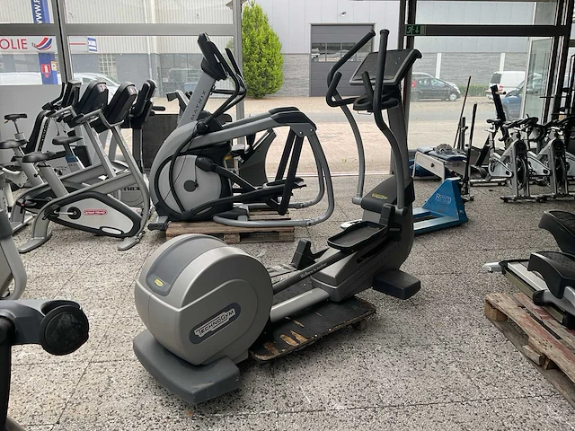 Technogym excite crosstrainer - afbeelding 2 van  9