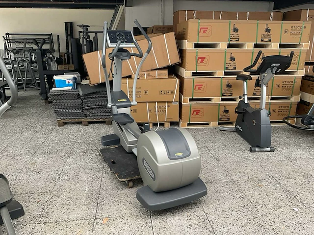 Technogym excite crosstrainer - afbeelding 2 van  7