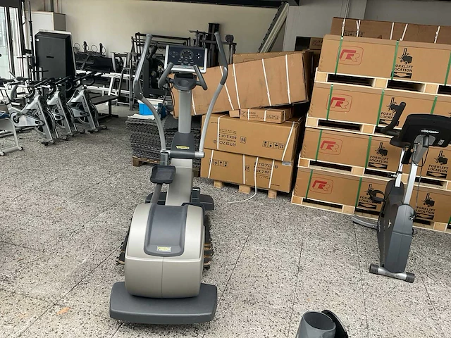 Technogym excite crosstrainer - afbeelding 3 van  7