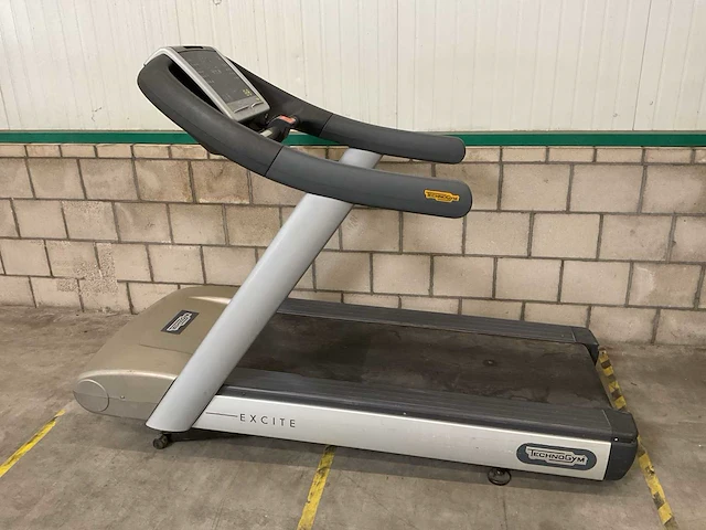 Technogym excite run 500 elektrische loopband - afbeelding 1 van  4