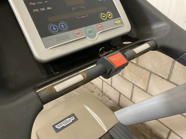 Technogym excite run 500 elektrische loopband - afbeelding 3 van  4