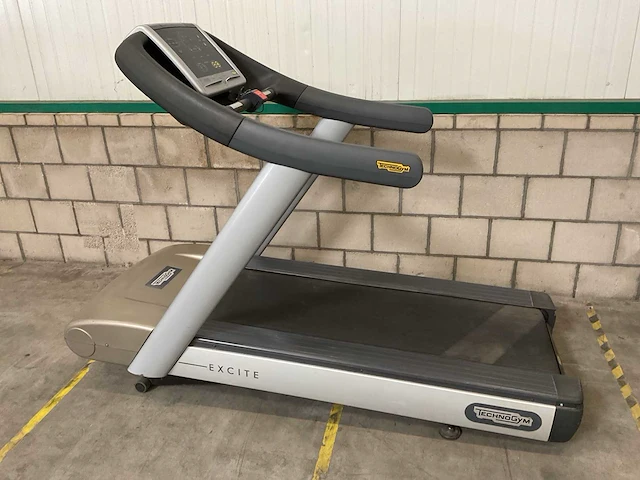 Technogym excite run 700 elektrische loopband - afbeelding 1 van  4