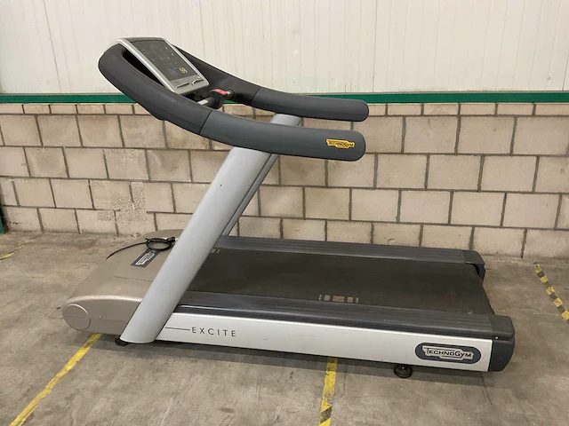 Technogym excite run 700 elektrische loopband - afbeelding 1 van  6