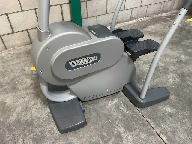 Technogym excite step 500i stepper - afbeelding 3 van  4