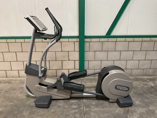 Technogym excite synchro 700 crosstrainer - afbeelding 1 van  6