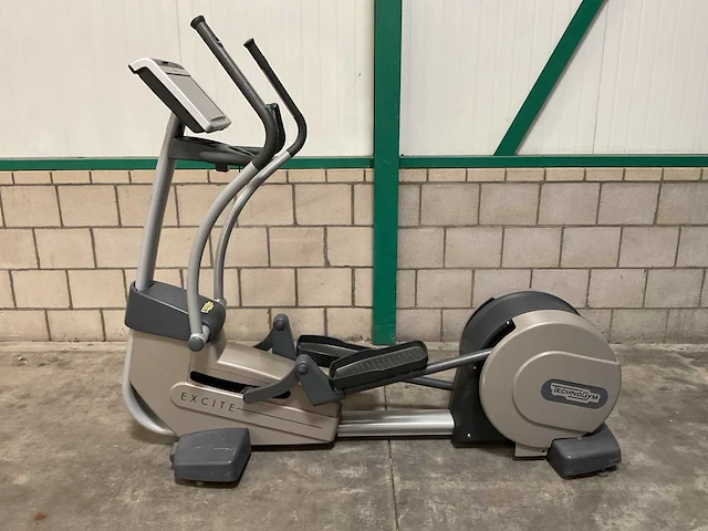 Technogym excite synchro 700 crosstrainer - afbeelding 1 van  5