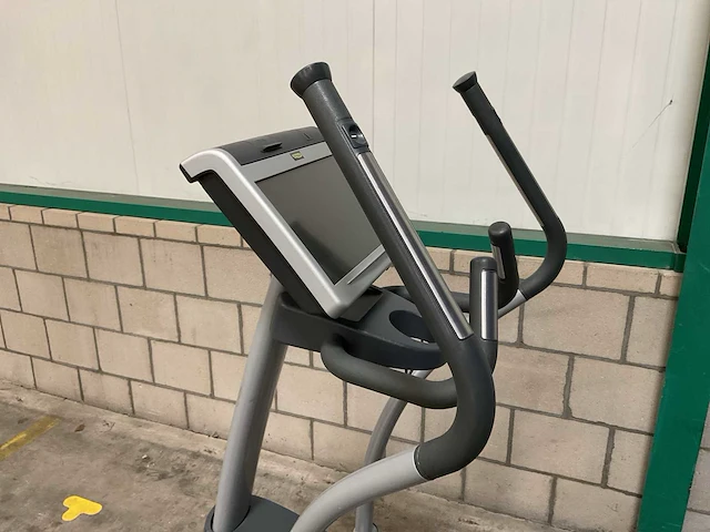 Technogym excite synchro 700 crosstrainer - afbeelding 2 van  5