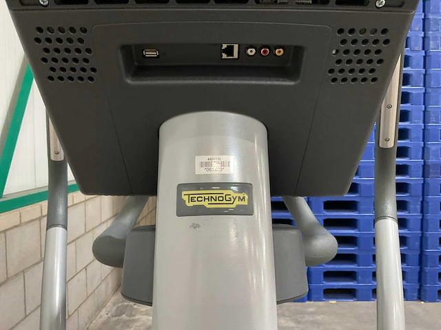 Technogym excite synchro 700 crosstrainer - afbeelding 4 van  5