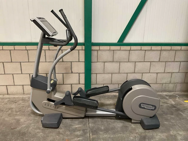 Technogym excite synchro 700 crosstrainer - afbeelding 1 van  6