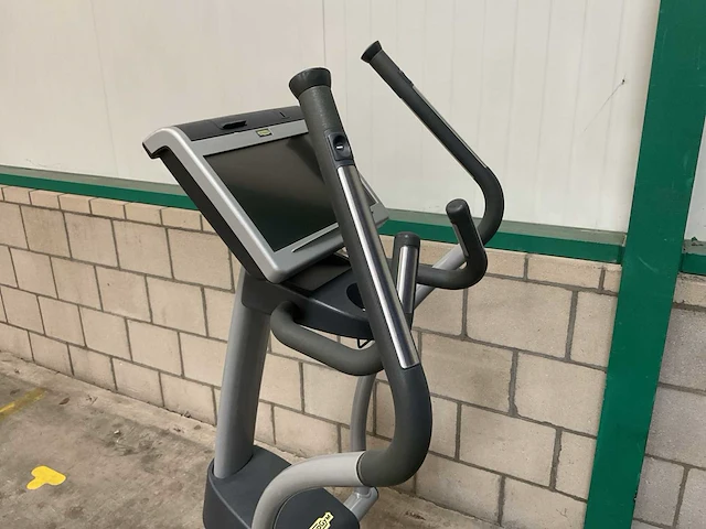 Technogym excite synchro 700 crosstrainer - afbeelding 2 van  6