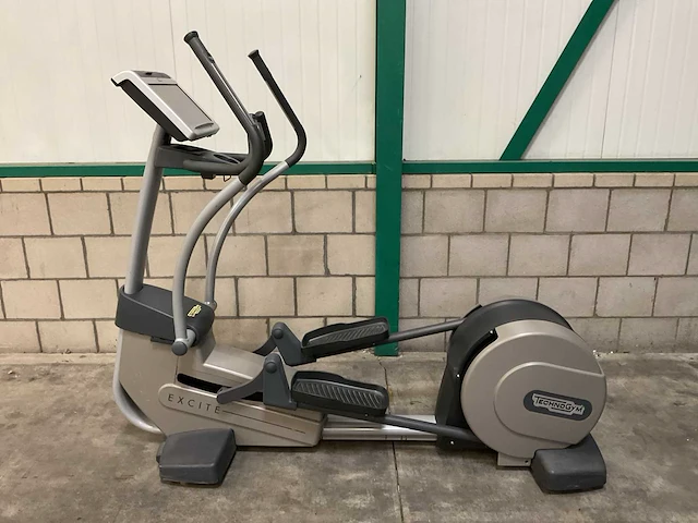 Technogym excite synchro 700 crosstrainer - afbeelding 1 van  7