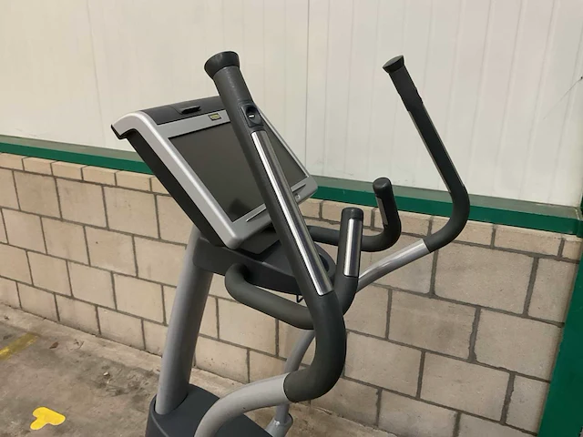 Technogym excite synchro 700 crosstrainer - afbeelding 2 van  7