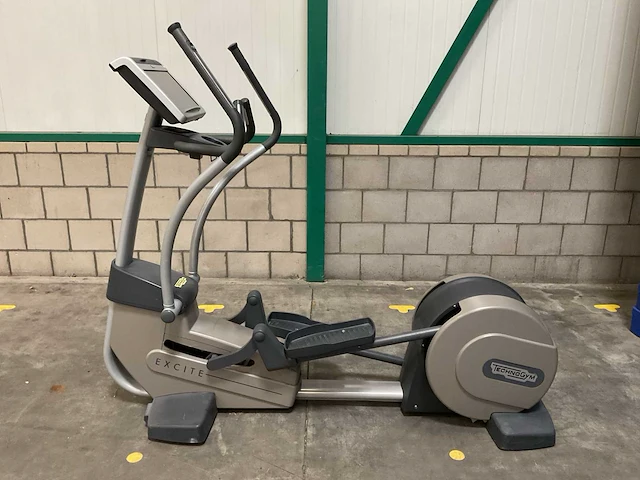Technogym excite synchro 700 crosstrainer - afbeelding 1 van  6