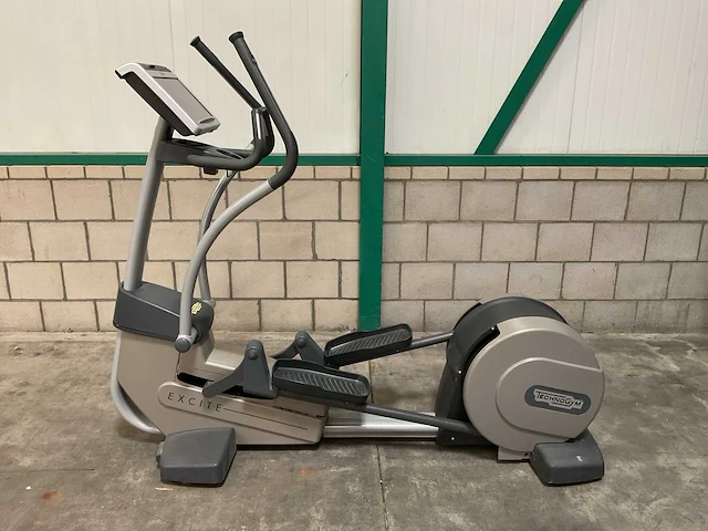 Technogym excite synchro 700 crosstrainer - afbeelding 1 van  7