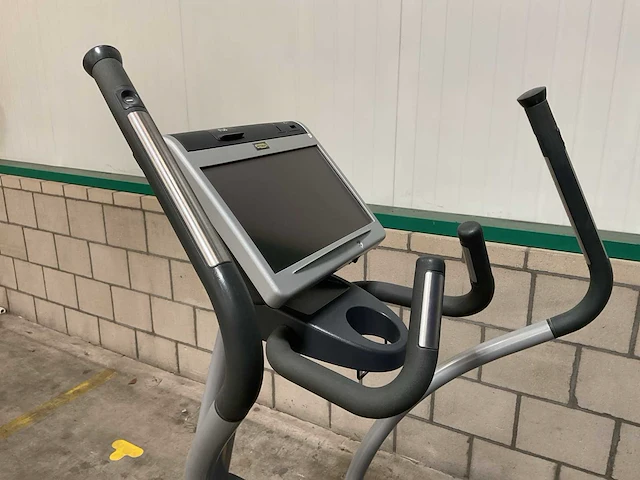 Technogym excite synchro 700 crosstrainer - afbeelding 2 van  7