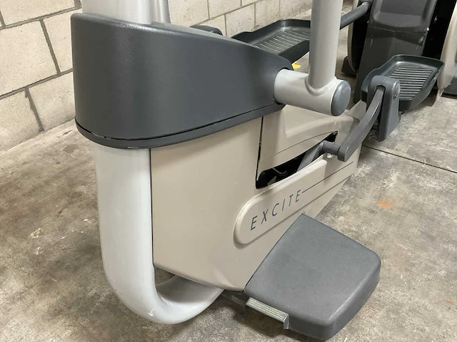 Technogym excite synchro 700 crosstrainer - afbeelding 7 van  7