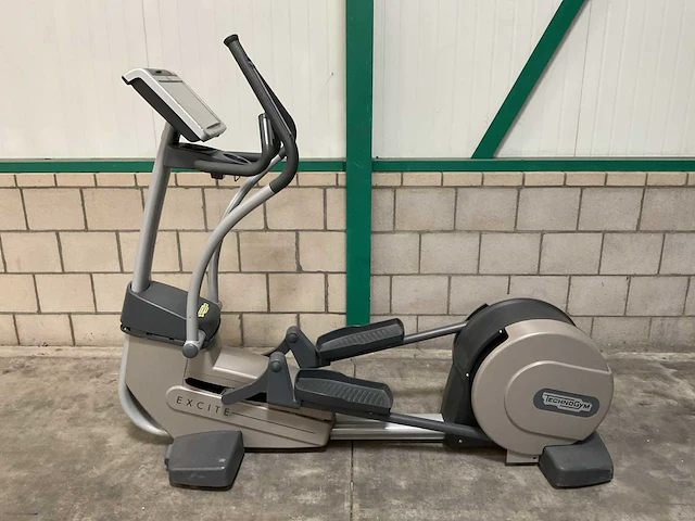 Technogym excite synchro 700 crosstrainer - afbeelding 1 van  7
