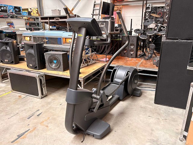 Technogym exite de584l crosstrainer - afbeelding 1 van  10