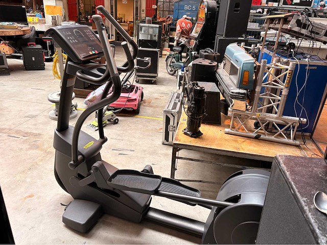 Technogym exite de584l crosstrainer - afbeelding 3 van  10