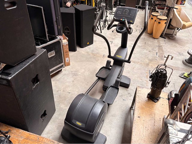 Technogym exite de584l crosstrainer - afbeelding 4 van  10