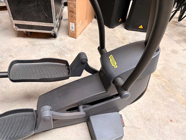 Technogym exite de584l crosstrainer - afbeelding 8 van  10