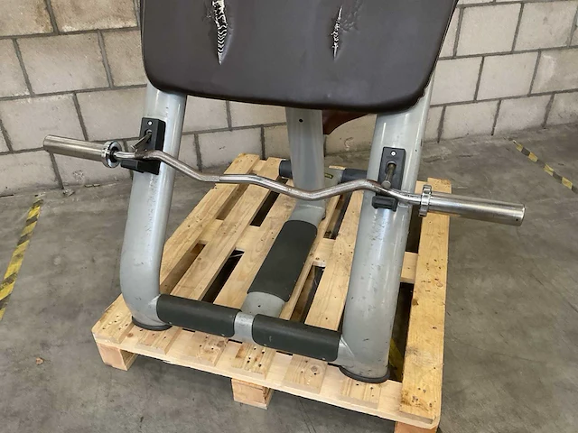 Technogym selection scott trainingsbank met halterstang - afbeelding 2 van  6