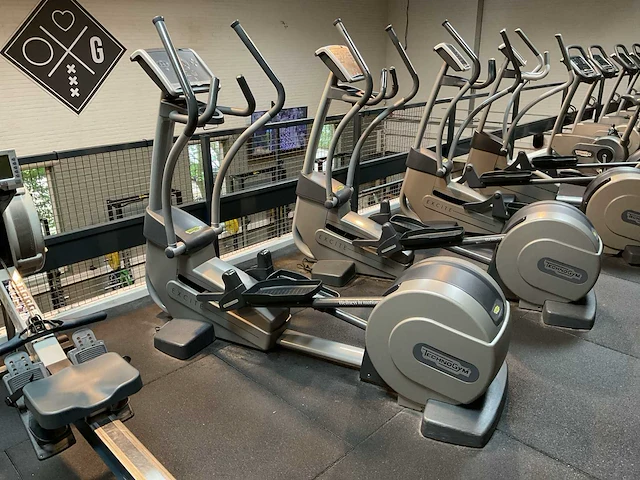 Technogym synchro excite 500ip crosstrainer - afbeelding 1 van  5