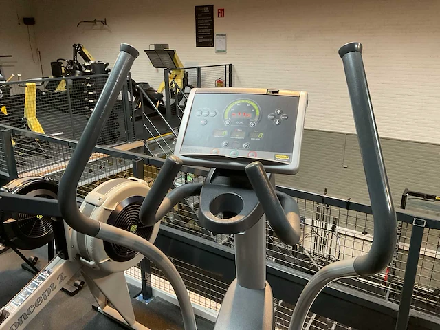 Technogym synchro excite 500ip crosstrainer - afbeelding 2 van  5