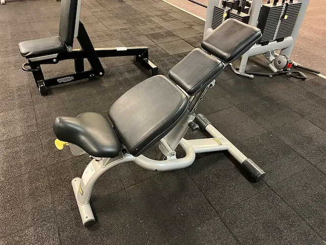 Technogym verstelbare halterbank - afbeelding 1 van  2