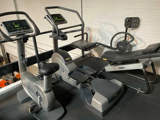 Technogym wave excite 700i lateral trainer - afbeelding 1 van  5