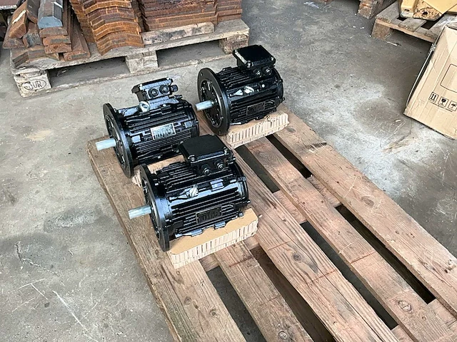 Techtron 2023 elektromotor (3x) - afbeelding 1 van  5