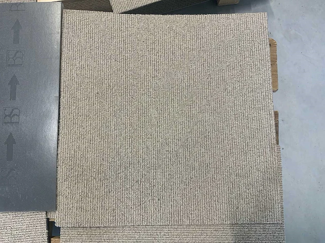 Tecsom 2500 nordic beige tapijttegels (circa 1200 m² ) - afbeelding 1 van  11