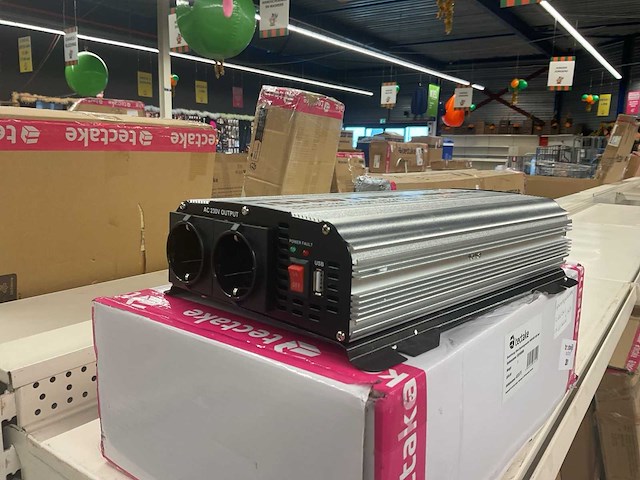 Tectake omvormer - afbeelding 1 van  4