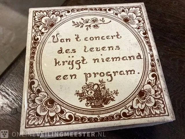 Tegeltjes diverse opdruk in 1 houten krat - afbeelding 15 van  19