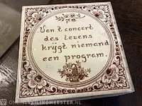 Tegeltjes diverse opdruk in 1 houten krat - afbeelding 15 van  19