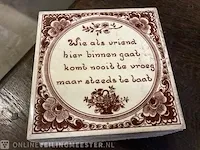 Tegeltjes diverse opdruk in 1 houten krat - afbeelding 16 van  19