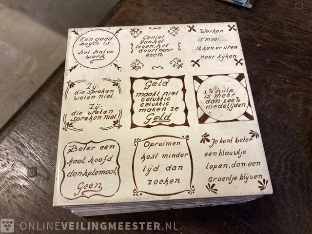 Tegeltjes diverse opdruk in 1 houten krat - afbeelding 18 van  19