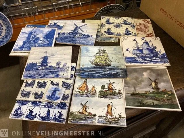 Tegeltjes diverse opdruk in 1 houten krat - afbeelding 4 van  7