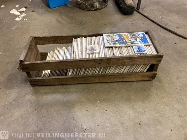 Tegeltjes diverse opdruk in 1 houten krat - afbeelding 7 van  7