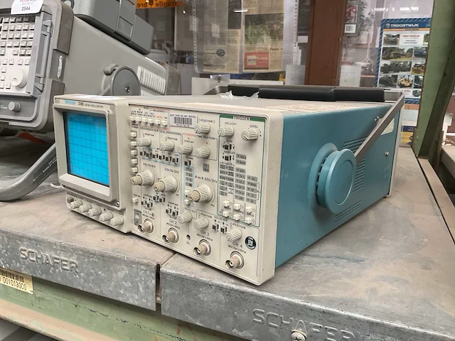 Tektronix 2246 oscilloscope - afbeelding 2 van  6