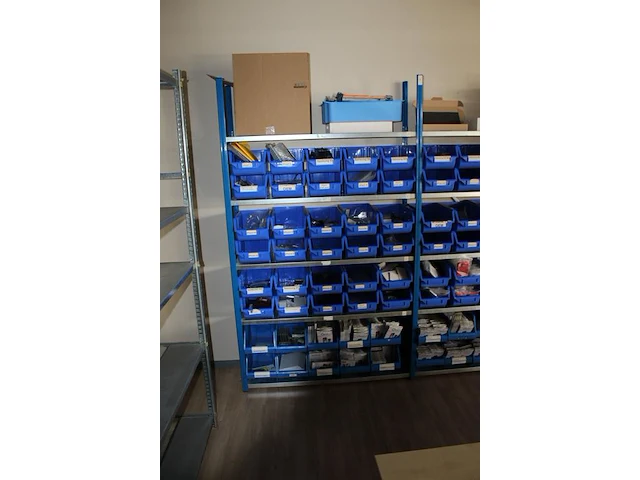 Telefoon, tablet en laptop onderdelen in wandstelling w.o. beschermingen, behuizingen, kabels, accu's, disp... - afbeelding 2 van  6