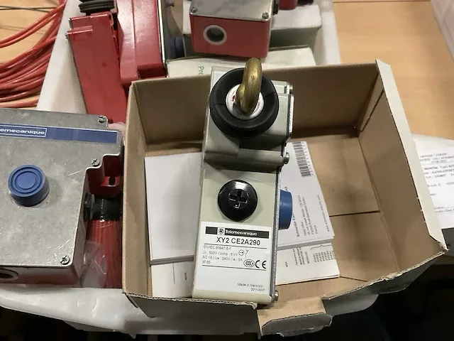 Telemecanique xy2 ce2a290 / 250 noodstop trekkoord schakelaar (8x) - afbeelding 3 van  5