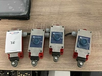 Telemecanique xy2-ch noodstop schakelaar (4x) - afbeelding 1 van  2
