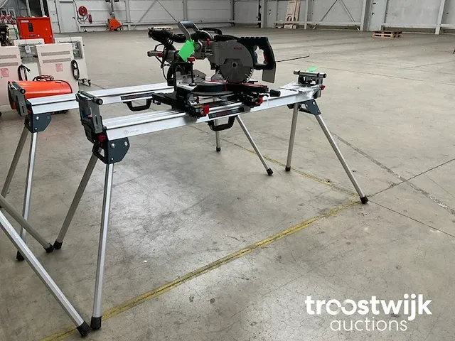 Telescoop afkortcirkelzaagmachine inclusief onderstel - afbeelding 2 van  4