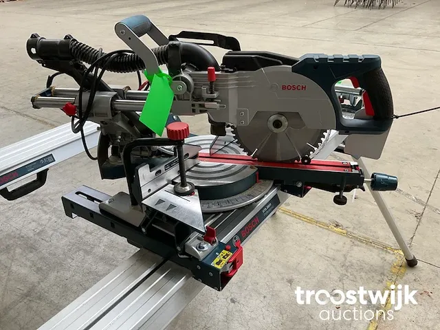 Telescoop afkortcirkelzaagmachine inclusief onderstel - afbeelding 3 van  4