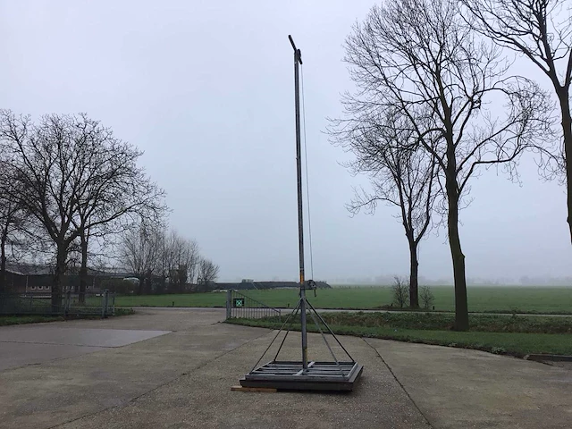 Telescopische lichtmast 12m op stelconplaat (2x) - afbeelding 1 van  7