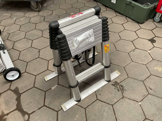 Telesteps telescoop ladder - afbeelding 1 van  8