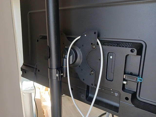Televisie op standaard, philips | locatie roden - afbeelding 8 van  12