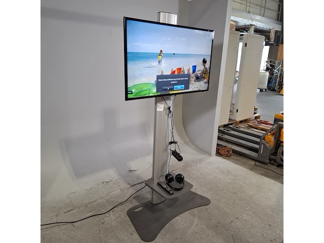 Televisie op verrijdbare standaard , samsung, ue46f5000aw - afbeelding 2 van  9